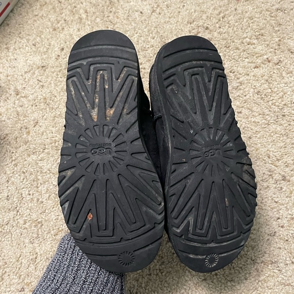 Classic Short Ugg Boots Black - Picture 5 of 6